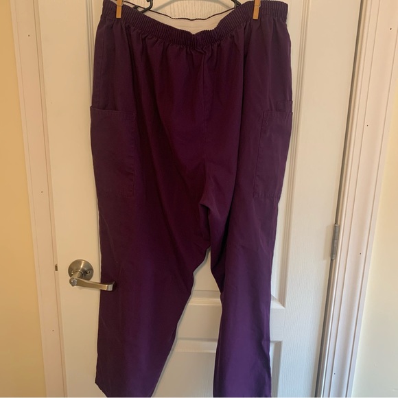 Scrub Star Top Size XL Black/Flowers Cherokee Purple Pants Woman Scrubs Size 2XL - Picture 8 of 9